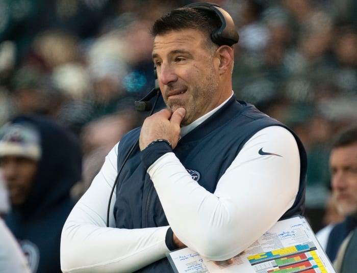 Tennessee Titans head coach Mike Vrabel looks to the field during the fourth quarter of the game against the Philadelphia Eagles at Lincoln Financial Field Sunday, Dec. 4, 2022, in Philadelphia, Pa.